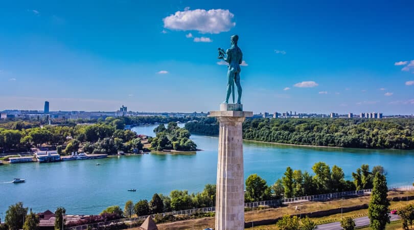 Statue looking at the river in belgrade